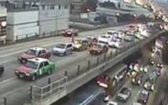 狮隧入口车祸塞到何文田九龙湾  运输署吁使用其他道路