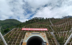 滇藏铁路最后段 哈巴雪山隧道施工完成 料年内通车