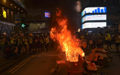 【修例风波】港铁宣布旺角站及太子站关闭 乘客需油麻地站转车