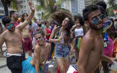 巴西里約同性戀大遊行 數萬人參加