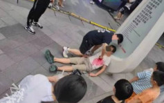 上海男子Cosplay假扮当街被刀捅 吓亲路人惊动警方