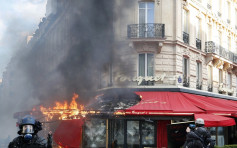 「黄背心」示威变骚乱 打砸纵火毁百年餐厅