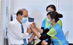 张建宗今接种科兴疫苗 称「与接种流感疫苗差不多」