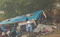 津巴布韦巴士相撞 最少47人身亡