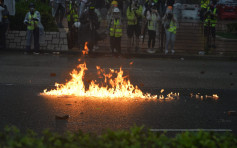 【荃葵青游行】警：激进示威者投汽油弹 严重威胁在场人士安全