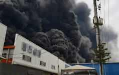 南韩仁川工业区化工厂大火 浓浓黑烟不断窜出