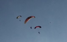 土耳其滑翔傘運動員半空相撞 雙雙落水受傷