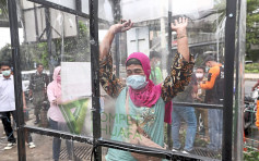 印尼婦疑新冠肺炎死亡 家人堅持親吻遺體