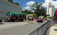 荔景山路小巴与的士相撞  4人送院