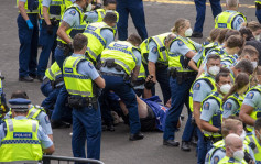 纽西兰爆发反疫苗示威 警方清场逮逾50人