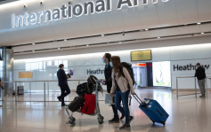 英國各機場擬2024年底前 放寬旅客攜帶液體上機規定