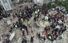 土耳其地震｜逾2300死、7600伤 多国伸出援手