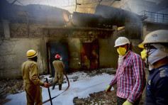 印度新德里工廠大火倒塌 至少14受傷