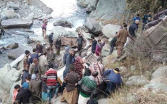 喀什米爾地區旅遊巴墮谷 11人死亡