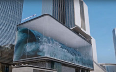 首爾街頭驚現巨浪 超逼真公共藝術震撼路人
