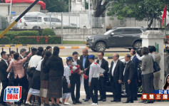 李家超访东盟︱参观老挝万象高中学校  指学生来港读书即有机会留港