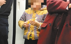 重慶男童地鐵搶人蛋卷吃 家長竟教「吃完了再要」