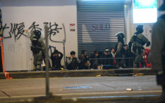 【元旦遊行】警方昨晚銅鑼灣截查464人 拘捕當中287人涉嫌非法集結
