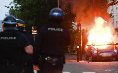 法国南特市警察开枪杀青年触发骚乱 内政部呼吁民众冷静