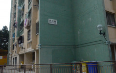 紅磡愛民邨有國旗及區旗被燒毀棄梯間 警列縱火跟進