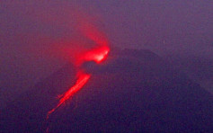 印尼默拉皮火山喷发 多个城镇遭火山灰覆盖