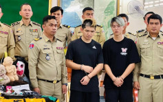 台湾网红「晚安小鸡」柬埔寨被捕  记者会展示假军装、假枪、假血……还有「鬼娃」