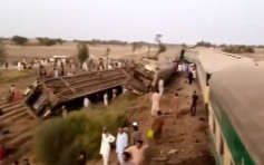 巴基斯坦两火车相撞 至少36人身亡70人伤