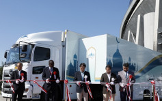 日本貨櫃車改裝成流動清真寺