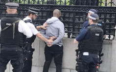 英國國會大樓封鎖　警制服持刀漢　