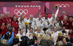 【东奥排球】美国女排横扫巴西夺金 创队史首夺奥运冠军