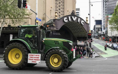 紐西蘭農民全國多個城市示威 反對政府計畫對牲口排放物徵稅 