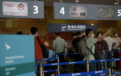 逾2萬名留學生經港轉機復課 深圳加開來港渡輪