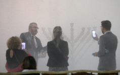 波兰极右议员阻庆祝犹太光明节  灭火筒乱喷大闹议会