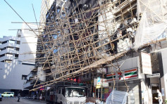 西贡街商厦棚架倒塌 现场交通受阻