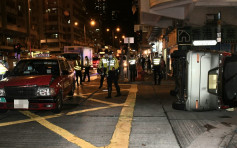 深水埗欽州街私家車轉彎撞的士 司機乘客自行爬出車