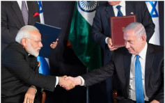 印度總理莫迪歷史性訪問　以色列總理內塔尼亞胡親自接機