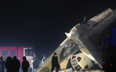哈萨克飞机失事坠毁 造成4死两伤