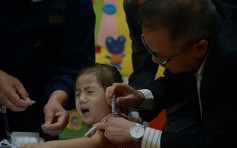 外展疫苗接種先導計劃設限額 黃加慶：缺乏經驗不預計能照顧全港小學