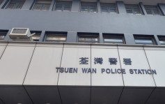攝影師揭IG女友一腳踏兩船 逼交還禮物涉恐嚇被捕 警署內揮剪刀自殘