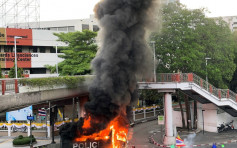 曼谷再爆大型示威警车遭焚毁 防暴警发射催泪弹驱散