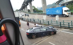 屯門公路私家車與貨車相撞打轉 出荃灣擠塞