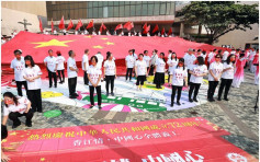 十．一國慶｜56護旗手文化中心外展示巨幅國旗