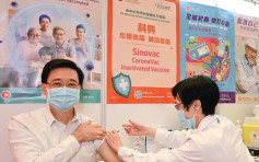 李家超打第三针科兴疫苗 吁市民把握机会及早接种
