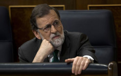 西班牙國會通過不信任動議 首相拉霍伊遭推翻下台