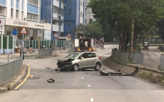 大埔工业邨撞壆「车飞过线」　私家车司机轻伤