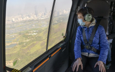 林郑月娥访飞行服务队 坐直升机视察多区工程项目
