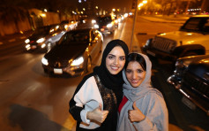 创造历史 沙特女性首次合法驾车