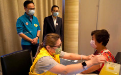 疫苗外展队首次到马鞍山屋苑为约百位居民打针