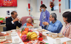 農曆新年︱盧寵茂夥李夏茵探望院友  一同品嚐蘿蔔糕軟餐與病人過早年