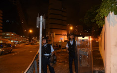 部分示威者轉戰九龍灣 疑向牛頭角警署擲煙霧餅